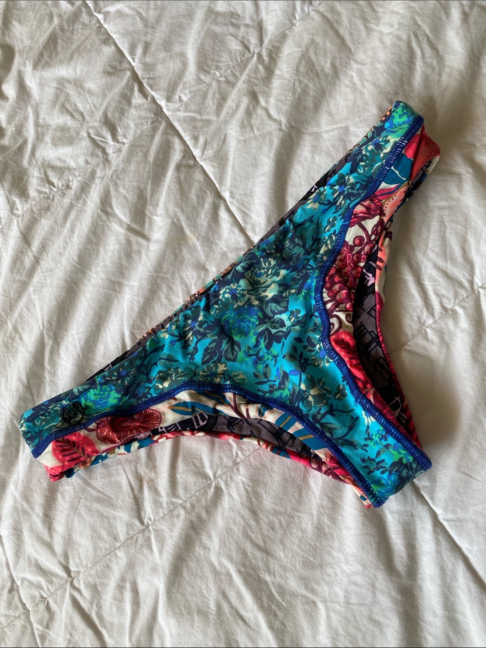 ☀️ Maaji Teal and Red Floral Bikini Bottom Like New Size Small